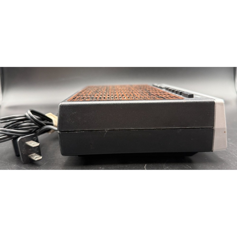 Americana Vintage AM/FM Electronic Radio Alarm Clock Wood Grain TESTED/WORKS - Picture 7 of 15
